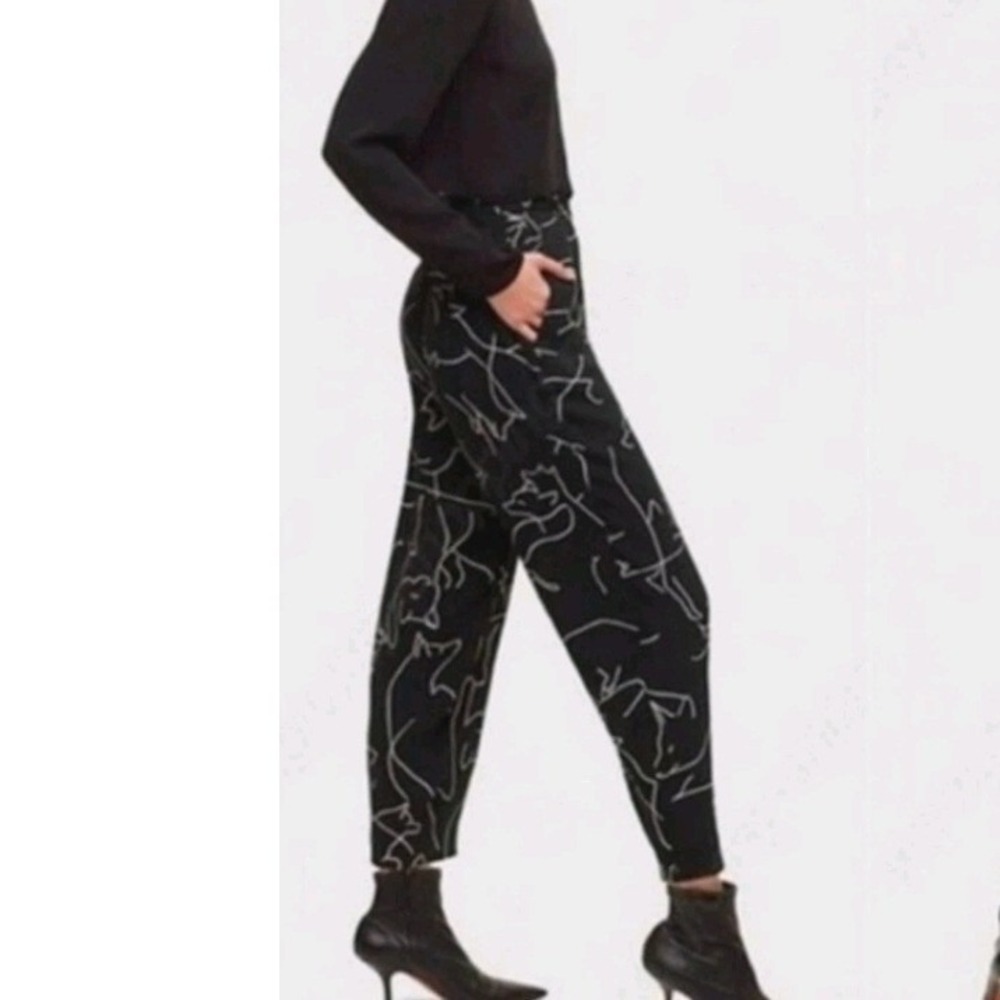Babaton Aritzia Black Cream Fox Line Art Tapered High Waisted Pants Size 4